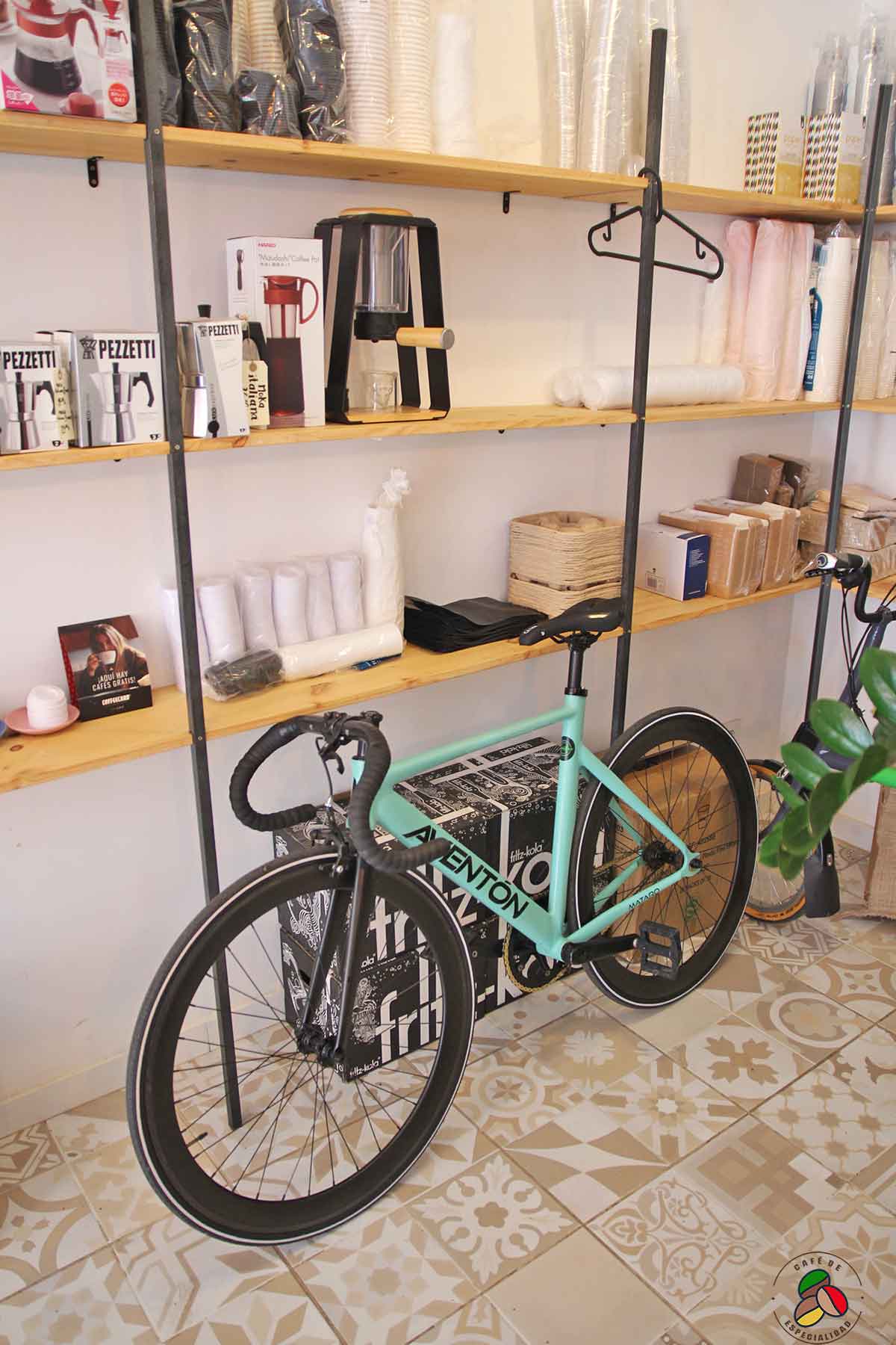 Es Bien Café de Glorias es bike friendly